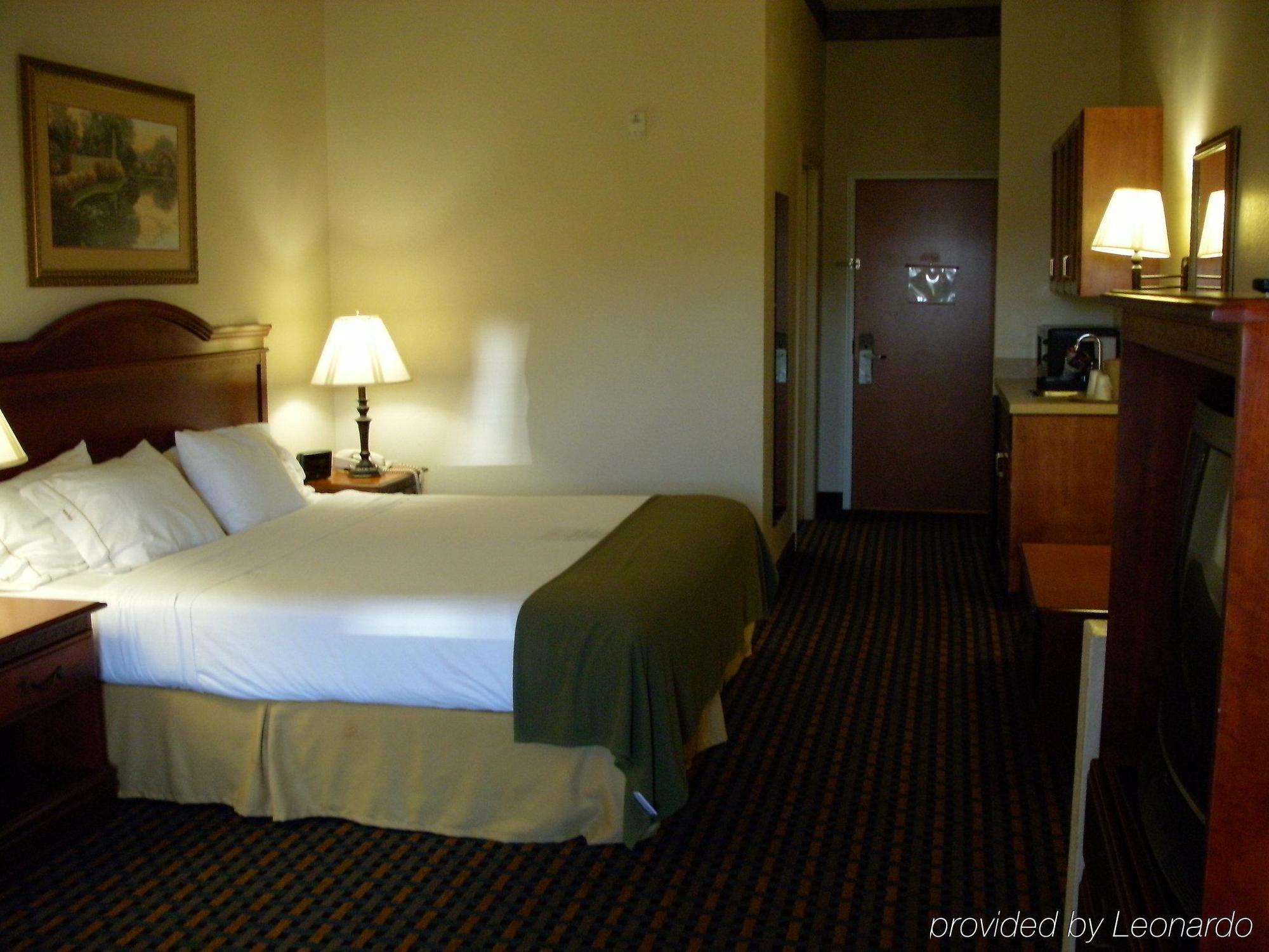 Holiday Inn Express Hotel & Suites Laurinburg By Ihg Exteriör bild