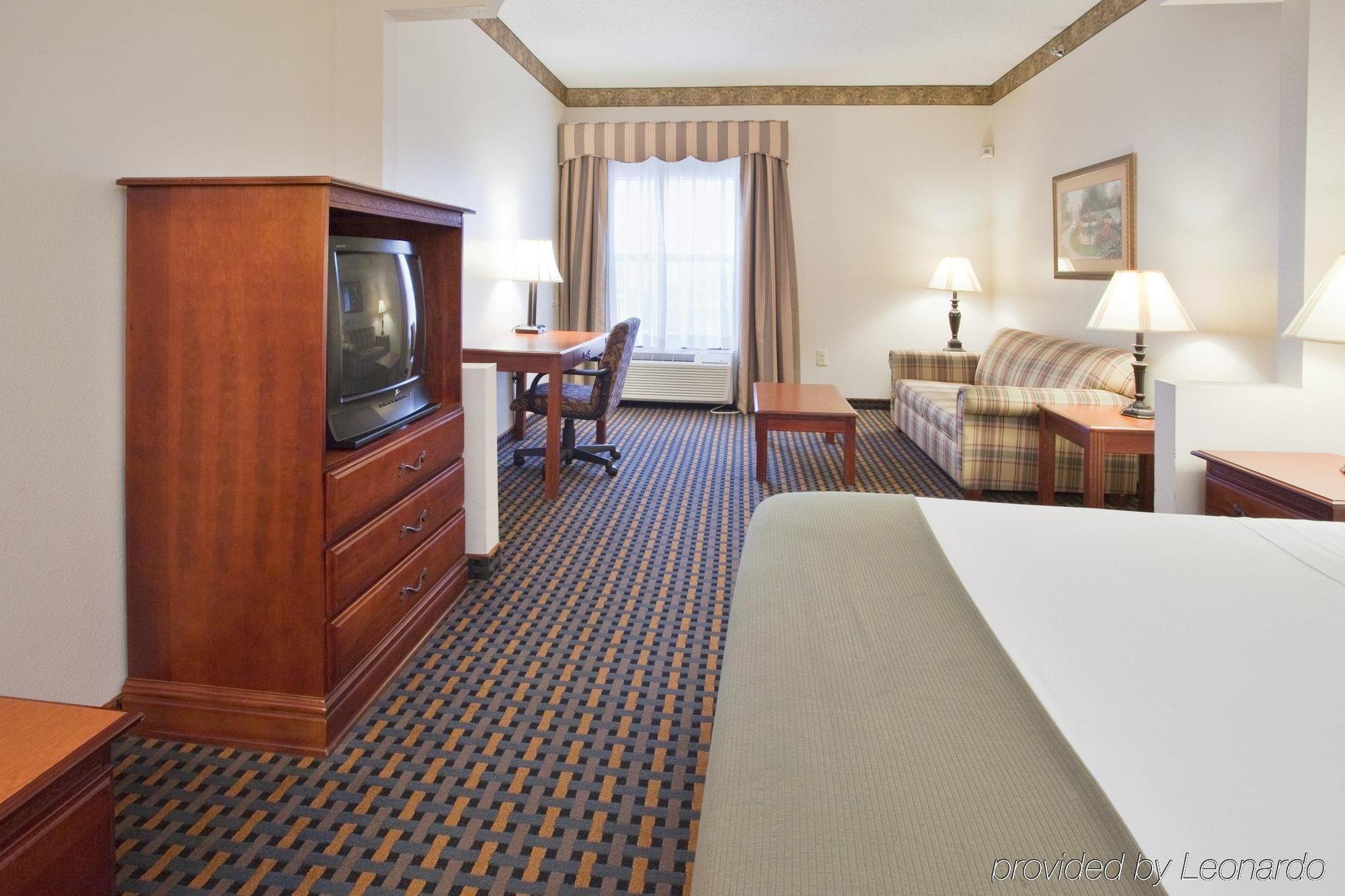 Holiday Inn Express Hotel & Suites Laurinburg By Ihg Exteriör bild