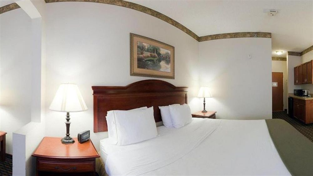 Holiday Inn Express Hotel & Suites Laurinburg By Ihg Exteriör bild
