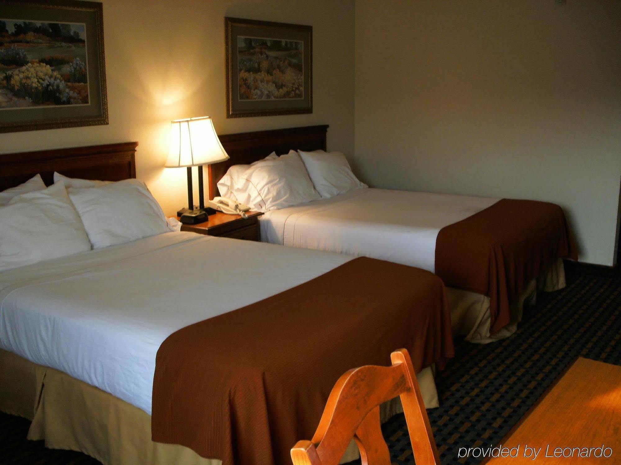 Holiday Inn Express Hotel & Suites Laurinburg By Ihg Exteriör bild