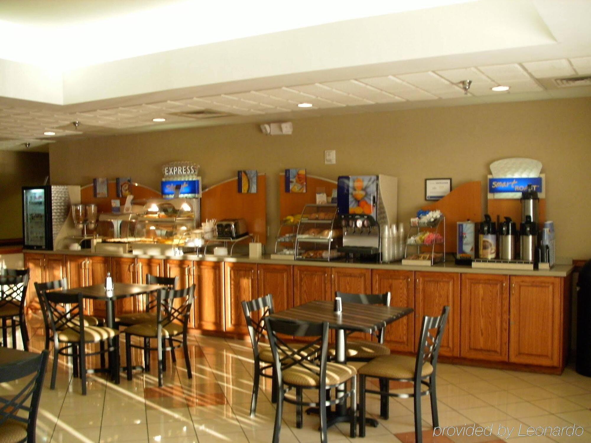 Holiday Inn Express Hotel & Suites Laurinburg By Ihg Exteriör bild